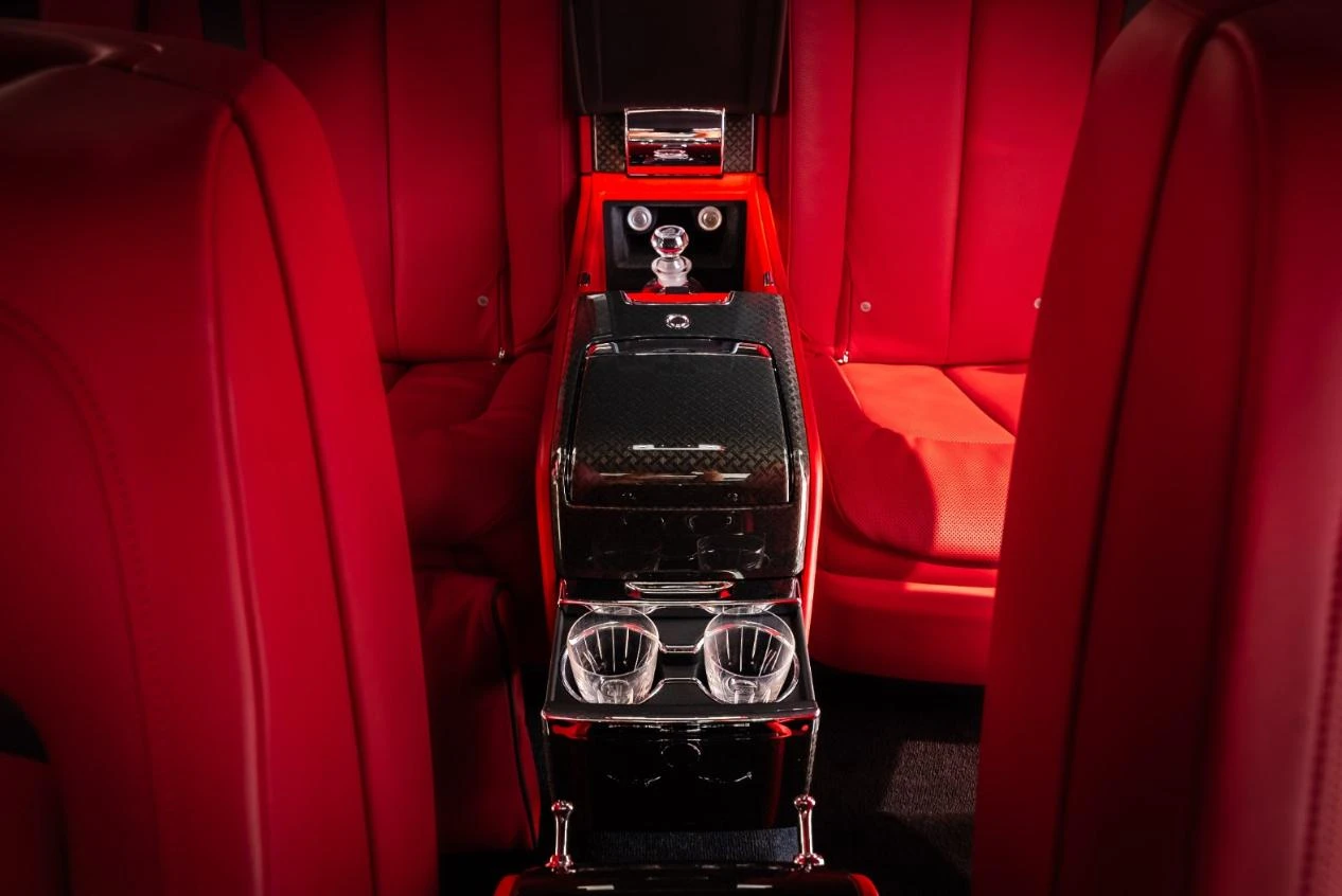 Rolls-Royce Rolls Royce Cullinan Black Badge 2022 - Luxury Car thumbnail NaN